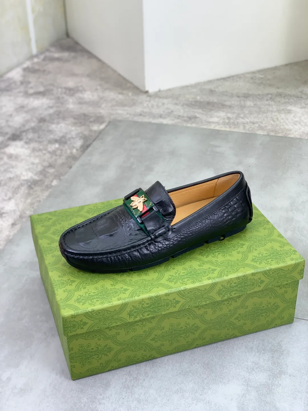Men's men's shoes💰P360💰[New style]🆘[GUCCI] New classic beanie shoes; Hong Kong original top quality, exquisite craftsmanship, top quality💪🏼High-end boutique men's beanie shoes, British fashion style 🎈The upper is made of Italian imported calfskin🔥, comfortable and breathable, fully imported soft pigskin lining, lazy slip-on Loaf style This fabric is made of 🇮🇹🎈, which is suitable for drivers to drive, and the original non-slip and wear-resistant rubber outsole 🎈Code number: 38-45 Black White 🉑️Choose